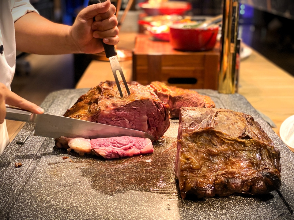 軟嫩肉質的現切肋眼牛排 軟嫩肉質的現切肋眼牛排